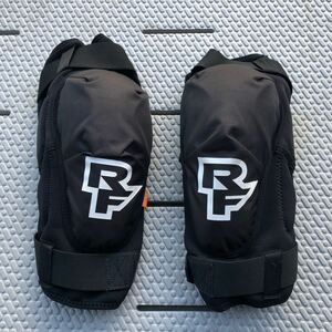 新品RACEFACE レースフェイス AMBUSH KNEE GUARD 耐衝撃 ニー ガード D3O プロテクター　サイズM