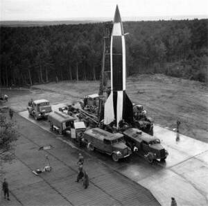 第二次大戦　ドイツ軍 発射台上　V　2　ロケット写真　連合軍　