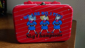 昭和レトロ　女の子3人組　イラスト　sky chamions P2 缶ケース　1984