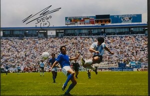 ☆ディエゴ・マラドーナ　直筆サイン写真　サッカー選手　アルゼンチン代表　83