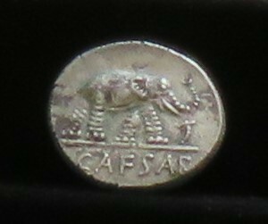 （160）　ディナリウス銀貨ジュリアス・シーザー「F」