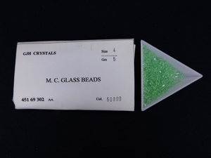 2624△未使用 チェコビーズ M.C.GLASS BEADS グリーン系