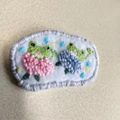 刺繍ブローチ あじさいとカエル