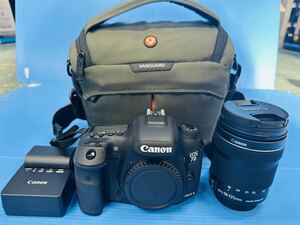 美品 デジタル一眼レフカメラ Canon EOS 7D Mark II Canon ZOOM LENS EF-S 18-135㎜1:3.5-5.6 IS STM 充電器 カメラバッグ付き