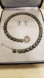 (CACHER) カシャ ブラックパールネックレス ピーコックグリーン色 (長さ自由自在)。 10～11㎜ 天然黒蝶真珠。購入金額80万円