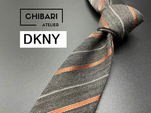 【超美品】DKNY　ダナキャラン　レジメンタル柄　ネクタイ　3本以上送料無料　グレイブラウン　0404176