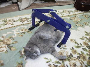 石材クランプ　ブロッククランプ　ソフトタイプ　猫 は出品商品に含まれません。　最大開口３２０ミリ　コンクリートクランプ　吊具