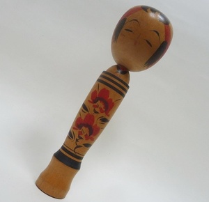 (☆BM)こけし(0618-⑨)印あり 高さ18×頭部直径5㎝ 昭和レトロ 旧家蔵出し品 木製 日本人形 伝統 置物 コケシ