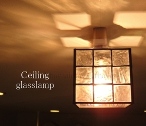 格子窓のようなフォルムか可愛いステンドグラスシーリングライト　天井照明　シーリングランプアンティークヴィンテージ