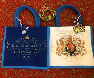 両面柄違い【2023年のクリスマスに】チャールズⅢ世国王夫妻・戴冠式 公式記念バッグ～リサイクル素材で軽くて型崩れなし