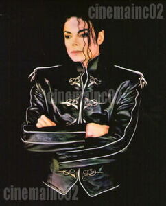 マイケル・ジャクソン Michael Jackson/黒ジャケットで腕組む写真