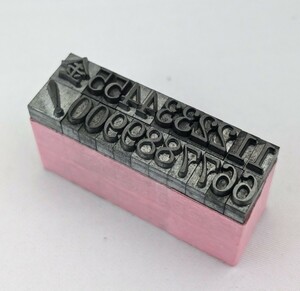 メタルスタンプ　数字　7×3.5mm ハンドメイド 活版印刷 ヌメ革 刻印 印字　(04166