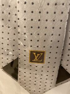 ルイヴィトン 完全本物美品 LOUIS VUITTON LV柄 高級ブランド イタリア製 シルク ネクタイ モノグラム 正規品 クリーニング済み シルバー