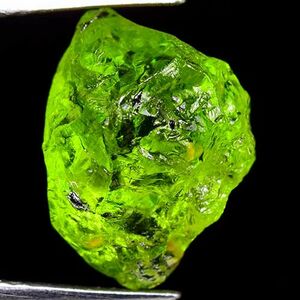 【世界の原石:グリーンペリドット 3.95ct:6471】アフリカ産 Natural Green Peridot Rough カンラン石 苦土橄欖石 鉱物 宝石 標本 Africa