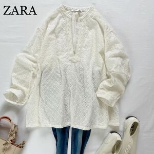 ZARA 美品　大人可愛い　エンブロリダリー刺繍　オフホワイト　ビッグシルエット　爽やかプルオーバーシャツ ブラウス　サイズL ザラ♪