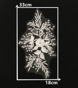 ビーズフラワー刺繍モチーフ　ホワイト　33cm*18cm