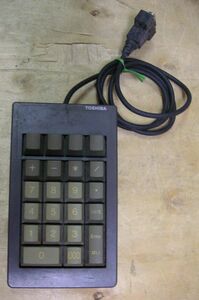 外付け 10キー キーボード 型名 KBU0150AZZ01 PN N860-8519-T101 ジャンク品