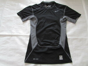 使用少ない ナイキ社製 PRO COMBAT 半袖 Tシャツ トレーニング コンプレッション ブラック/グレー サイズS プロ コンバット DRI-FIT