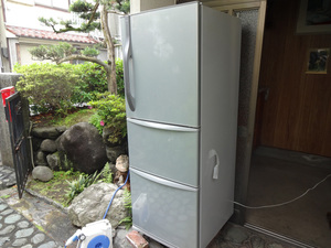 差し上げます・3ドア冷蔵庫／東芝・2011年製／引き取り限定（枚方市）
