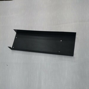 アルミ製-コ型曲板-2（5052P） 黒色艶消しアルマイト済　幅215mm・縦70mm・曲げ（23/23）・厚み1mm（1個）　中古品