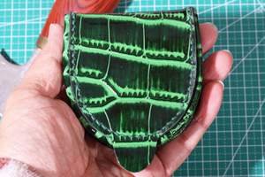 限定1点新デザイン本革極厚（馬蹄形）小銭入れコインケース手縫い鮮やかなグリーンクロコダイル型押し
