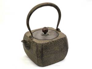 未使用　角形の鉄瓶　銅蓋　茶道具