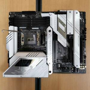 ASUS STRIX Z790-A Gaming WiFi D4/ATXマザーボード/(LGA1700)INTEL第12,13世代CPU対応/PCパーツ DIY 修理材料★動作未確認・ジャンク