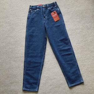 Levi’s RED W26 未使用タグ付　HIGH LOOSE TAPER リーバイス
