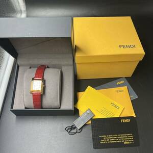 【超美品】FENDI フェンディ7000Lクラシコ　稼働　12pダイヤモンド　レディース腕時計　革/赤　箱有　　　大16369 U60