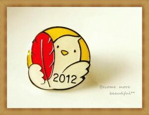 ★2012年★赤い羽根募金マーク 白い鳥モチーフのピンバッジ★35