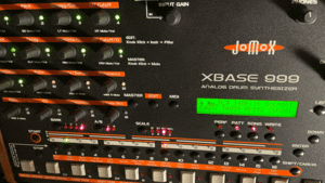 Jomox XBASE 999 / TR-909やTR-808を意識したリズムマシン