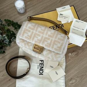 送料無料　FENDI　フェンディ　バゲットバッグ　ハンドショルダー　ムートン　シアリング　ふわふわ　ズッカ柄