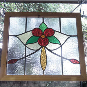赤い花がデザインされたイギリスの古いステンドグラス　店舗什器(ディスプレイ) /インテリア雑貨/窓枠/飾り窓/ドア/内装/建材　AL-2266