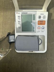オムロン OMRON オムロンデジタル自動血圧計 健康器具 上腕式血圧計 血圧計 《HEM-8020-JE2》