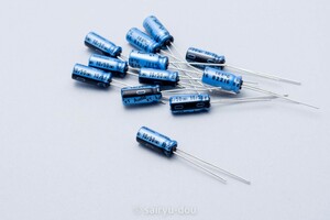 ニチコンKT　50V／10μF　アルミ電解コンデンサ（オーディオ用105℃対応品）　新品12個セットA