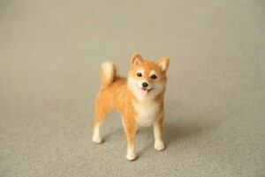 小さな柴犬　9cm　羊毛フェルト　にこにこ柴犬　ミニチュア　ハンドメイド