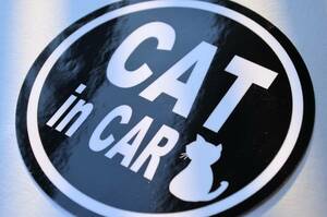 r●CAT in CARステッカーBLACK 円形10cmサイズ●ネコ 猫 ねこが車に乗ってます！ シンプル かわいい☆耐水シール 即買