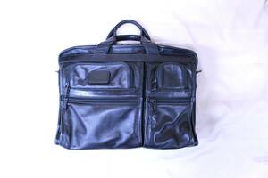 再出品なし1発売切り！コンパクトにして多機能　TUMI　トゥミ　フルレザー　純正保護パット付　ビジネスバッグ書類カバン　鞄　ビジネス鞄