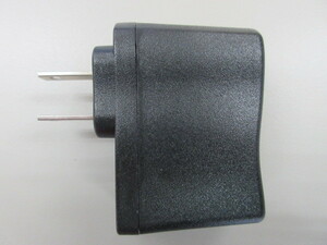 USB アダプタ Charger INPUT：AC100-240V～ 50/60Hz OUTPUT：5V 500mA　(あ)