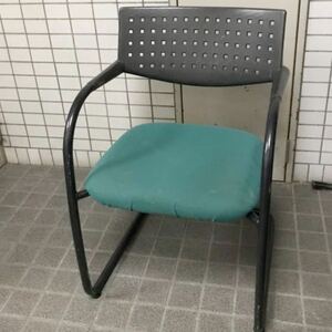 Vitra ヴィトラ Visavis ビザビ　ミーティングチェア　ビサビ オフィス　会議　スタッキング不可　アームチェア　ローバック　シンプル椅子
