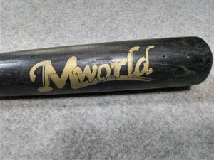 ＠＠古い~ぃ　木製　木製バット　Mworld　ミズノ　軟式用　バット　野球　　全長88cm　重さ550グラム 　使いこまれた変形バットご覧あれ