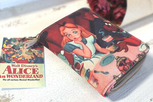 不思議の国のアリス ディズニーポスターアートウォレット 二つ折り財布　ふしぎの国のアリス　ブランド:アコモデ- 品番:D-FF111 Color.AW