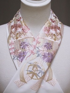 刺繍半衿 H2653-10 送料無料 Silelly(シルエリ－）日本製 白地に刺しゅう半衿 ポリエステル半衿　白の半衿　