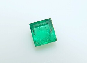 エメラルド　0.45ct ルース　微細なカケ（LA-6797）