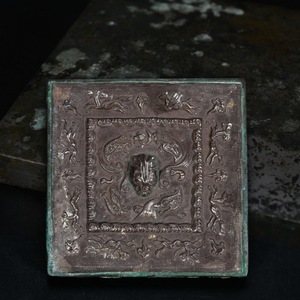 br10658 中国美術 古銅製 方形獣文銅鏡 唐鏡 唐物 9.3x9.4cm 厚1.2cm重量462g