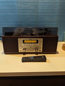 TEAC　ターンテーブル/カセットプレーヤー付CDレコーダー 　LP-R520音響機器　2020年製　市
