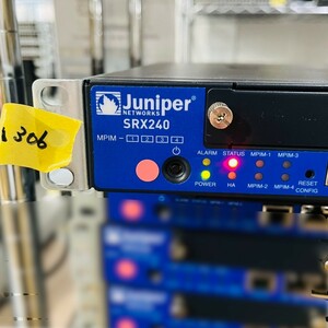 ▲306【通電OK】 Juniper SRX240 SRXシリーズ サービス ゲートウェイ ファイアウォー ル UTMサービス ルーティン スイッチング ジュニパー