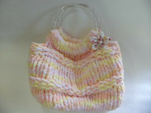 ・毛糸で編み編み　手編みbag 〇