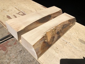 【S556】1円スタート！ 栃 490～535×125～128×70㎜ 2本セット 乾燥材 木工 DIY 木材 無垢材《銘木すずめや》