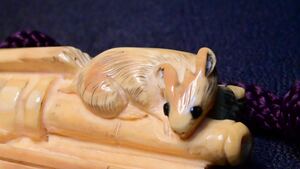 根付　提げ物　NETSUKE　在銘　光政　鼠　番傘